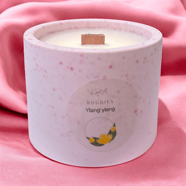 Bougie artisanale parfumée " Ylang Ylang" / contenant en jesmonite 