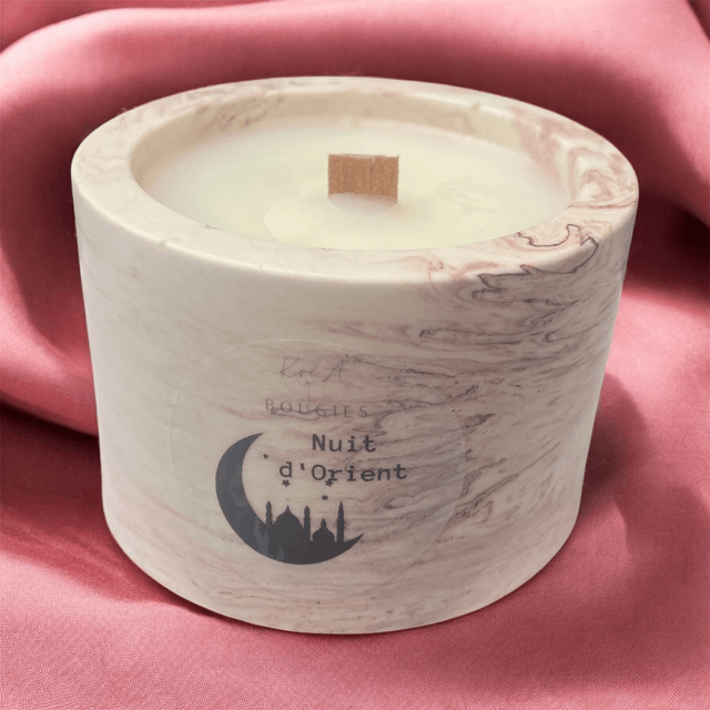  Bougie artisanale parfumée " Nuit d'Orient " / contenant en jesmonite