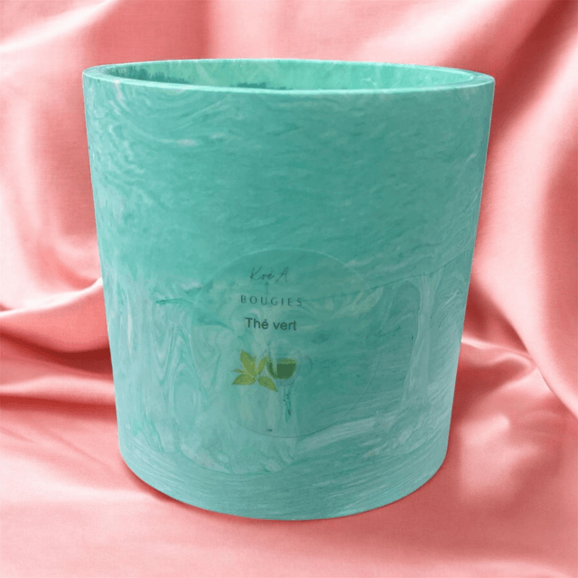  Bougie artisanale parfumée " Thé vert " / contenant en jesmonite
