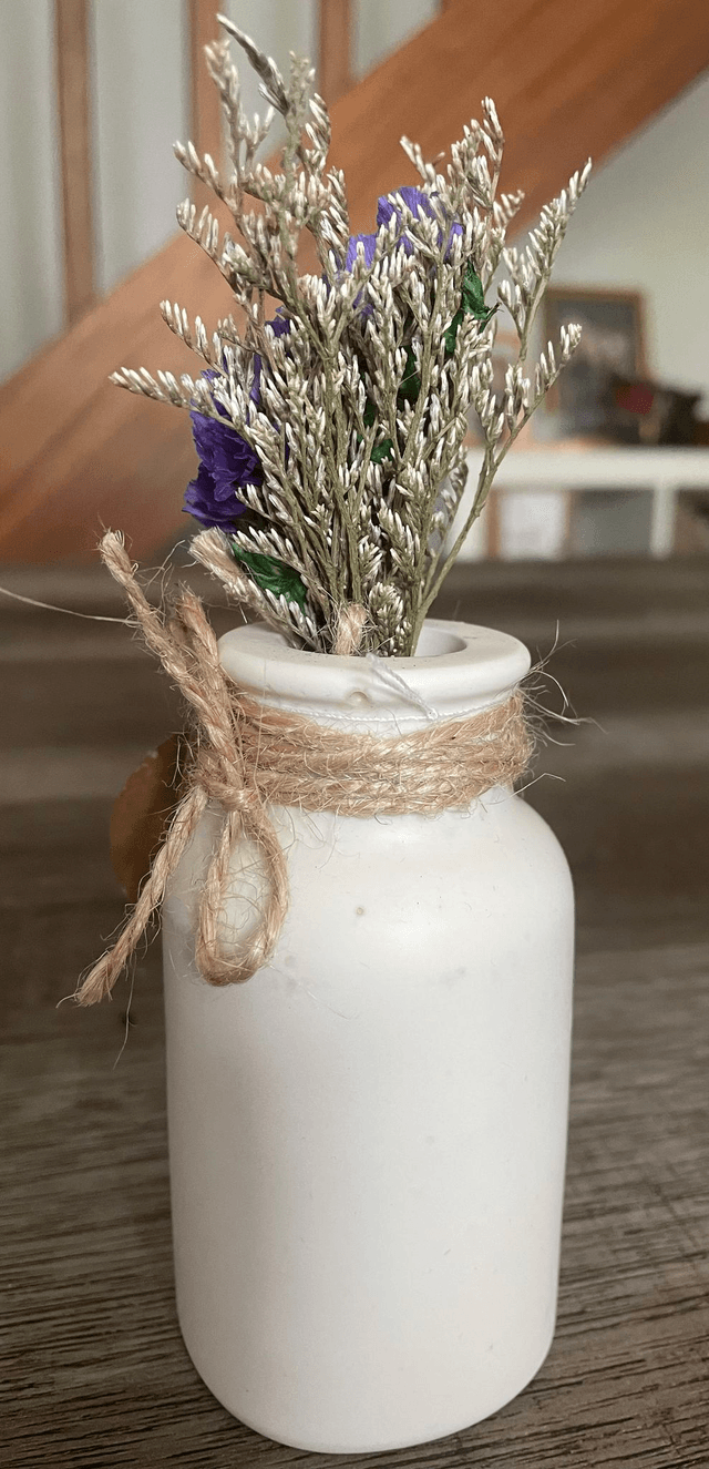 Mini vase "pot à lait" en jesmonite et bouquet de fleurs séchées, objet de décoration, fait main, objet artisanal, objet unique